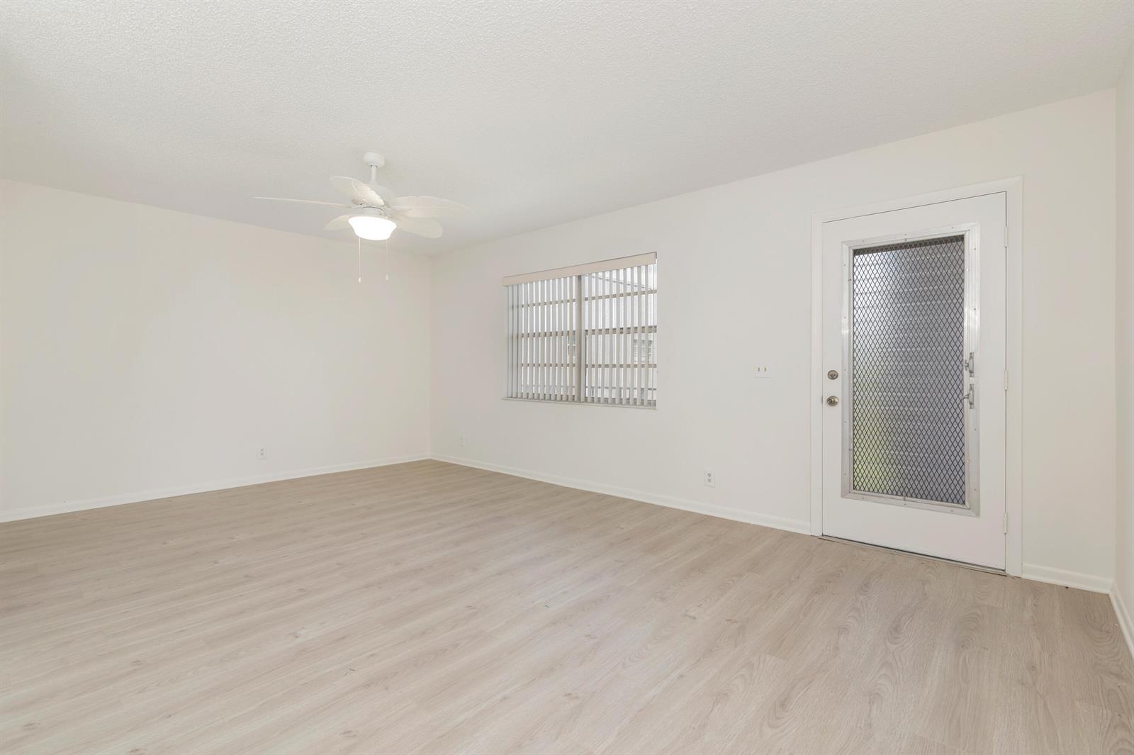 136 Flanders C, Delray Beach FL 33484 photo 4