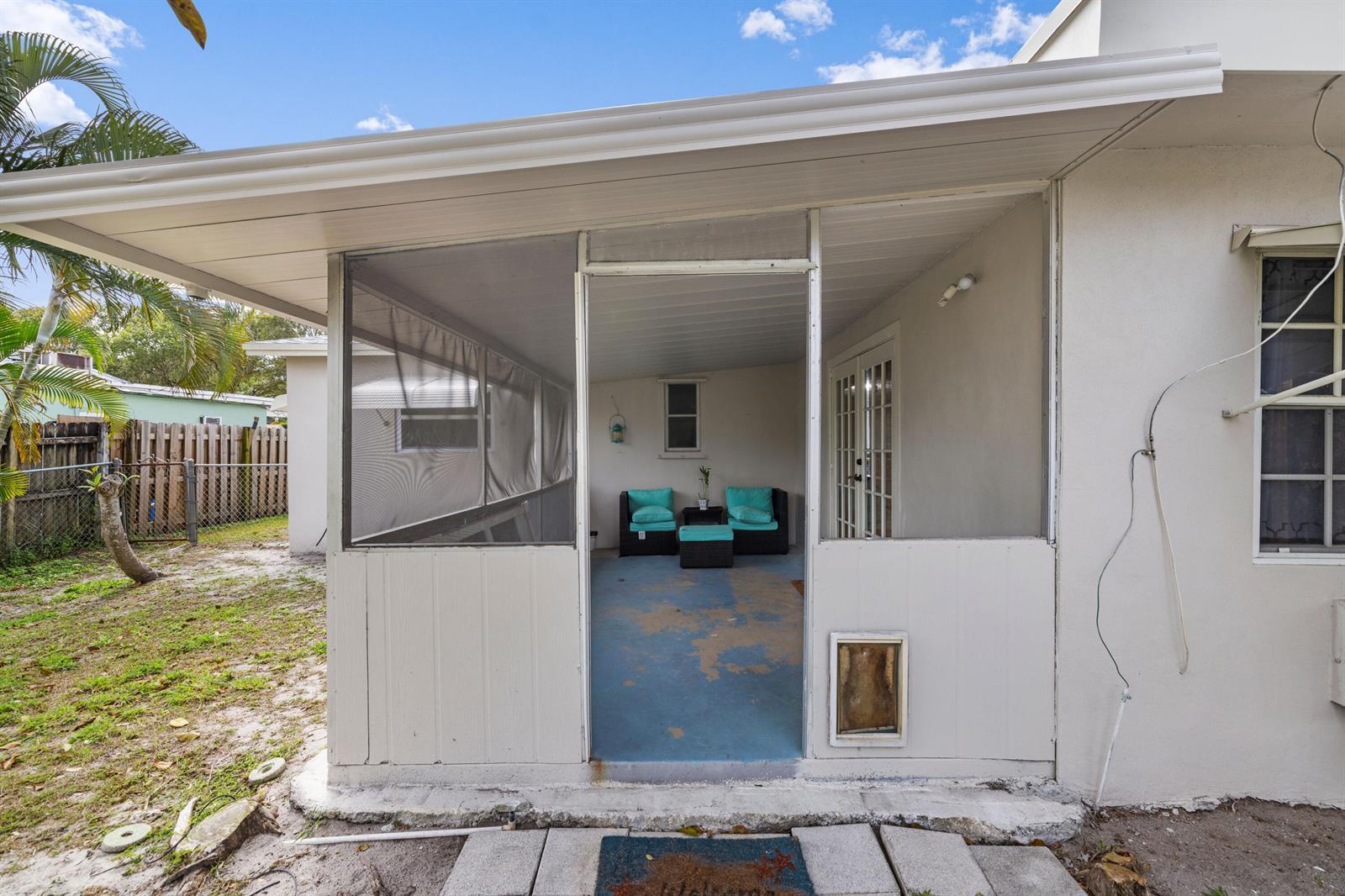 336 S CHILLINGWORTH Drive, West Palm Beach FL 33409 photo 2