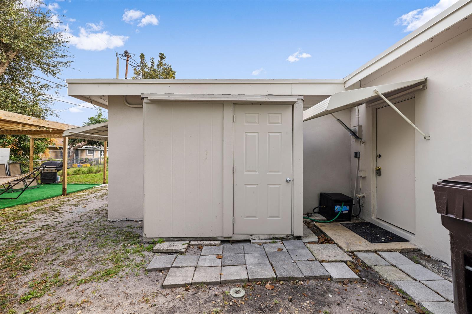 336 S CHILLINGWORTH Drive, West Palm Beach FL 33409 photo 5