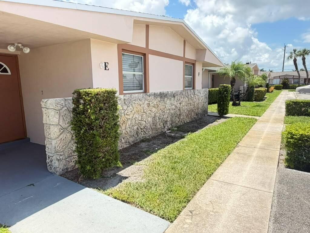 2727 DUDLEY Drive W, West Palm Beach FL 33415 photo 2