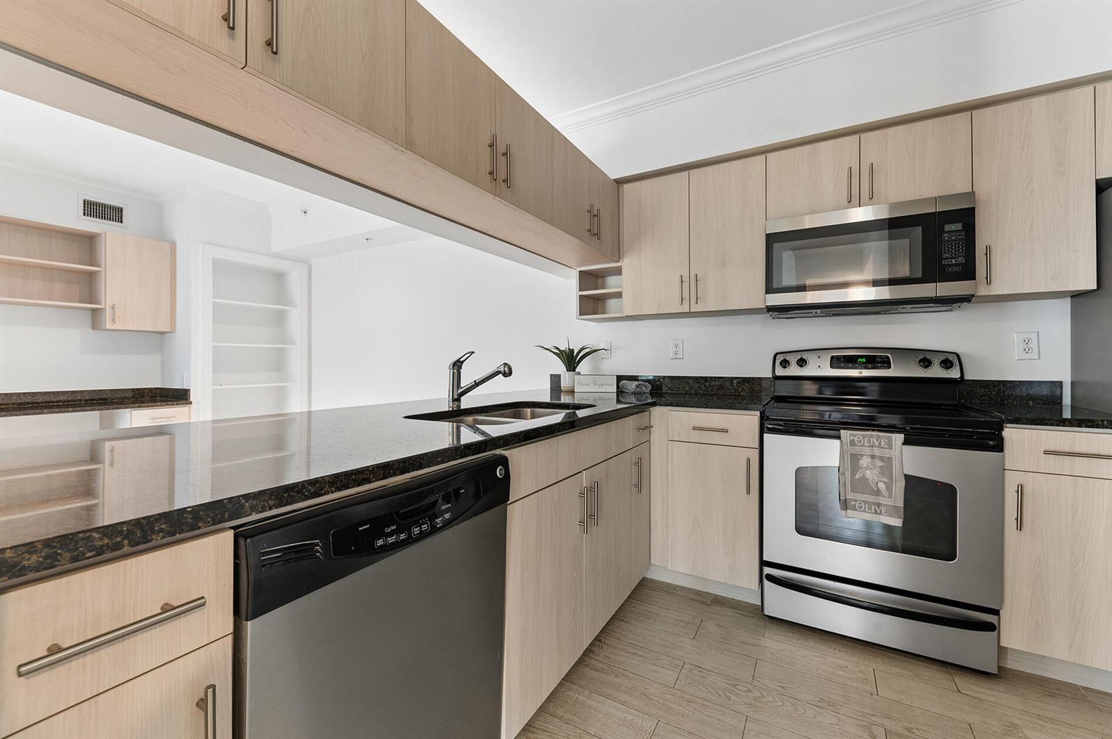 6573 Emerald Dunes Drive # 201, West Palm Beach FL 33411 photo 2