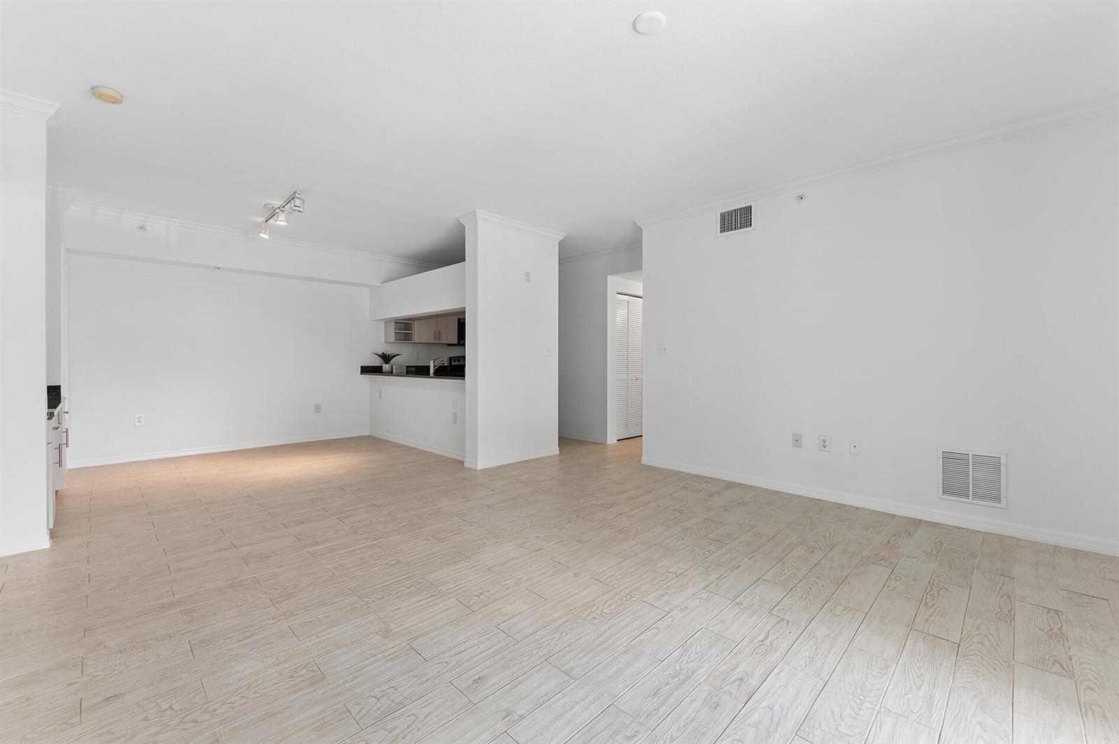 6573 Emerald Dunes Drive # 201, West Palm Beach FL 33411 photo 4