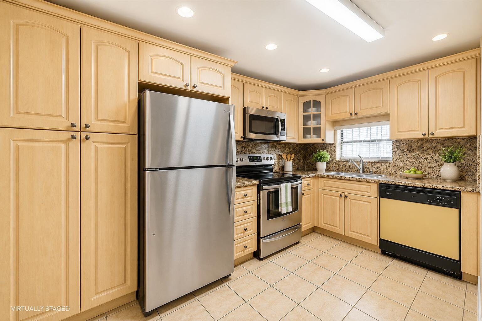 8980 S HOLLYBROOK Boulevard # 204, Pembroke Pines FL 33025 photo 2