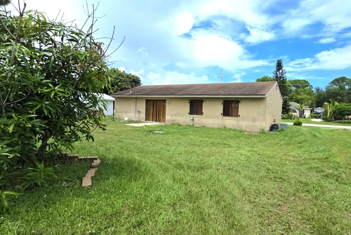 2522 SE Mariposa Avenue, FL 34952 photo 3