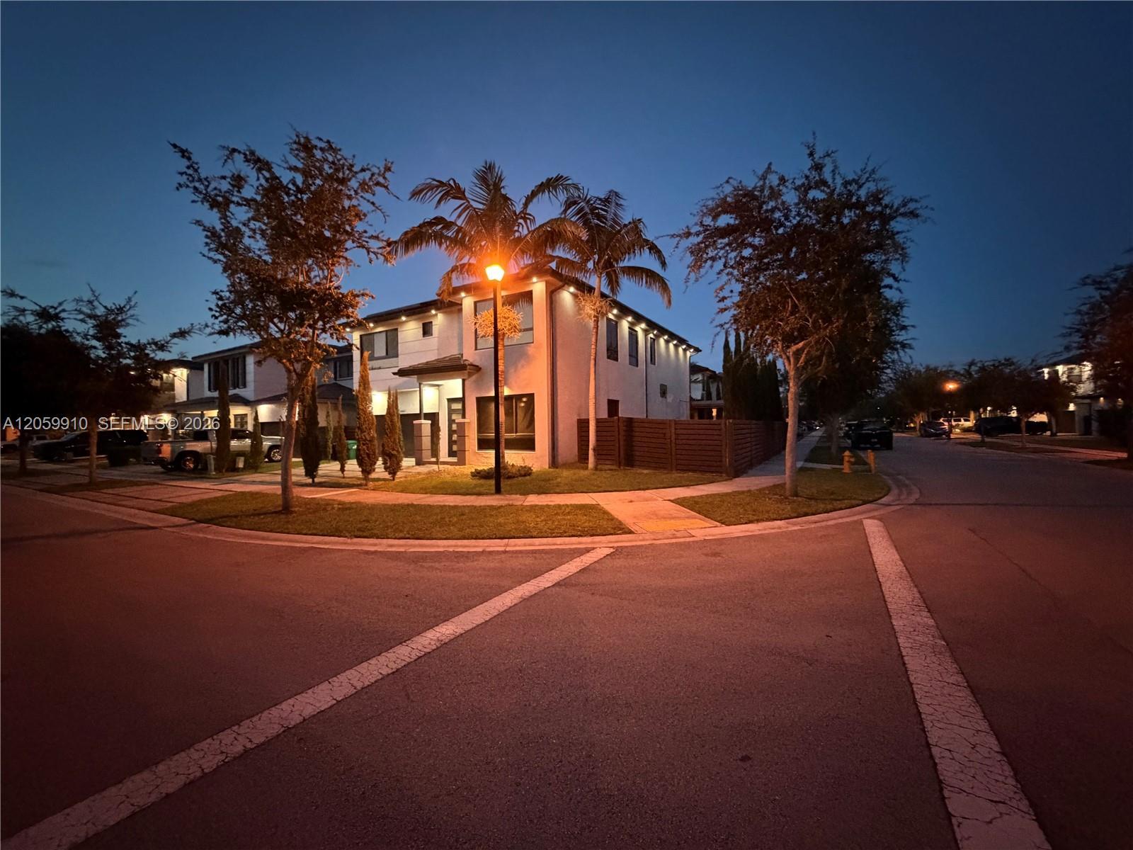 Miami, FL 33196 photo 4