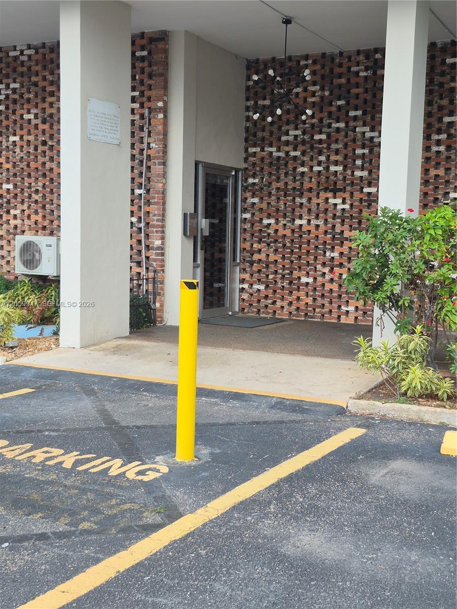 North Miami Beach, FL 33162 photo 5