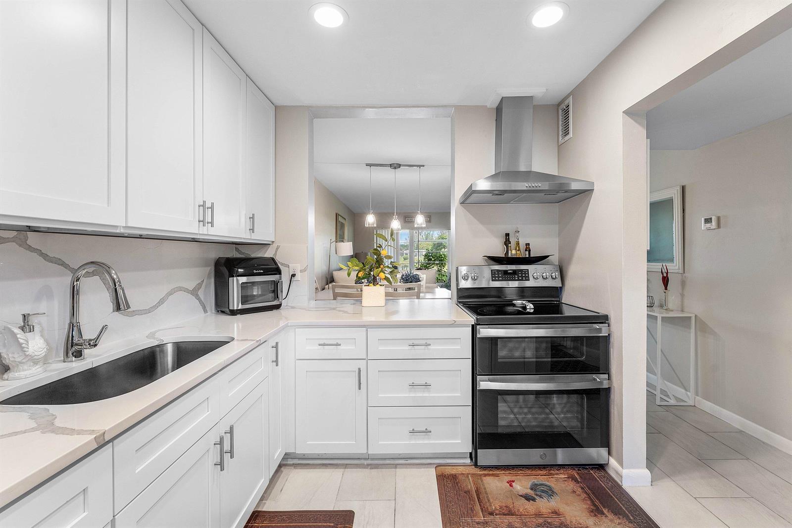 112 Lake Constance Drive, West Palm Beach FL 33411 photo 4