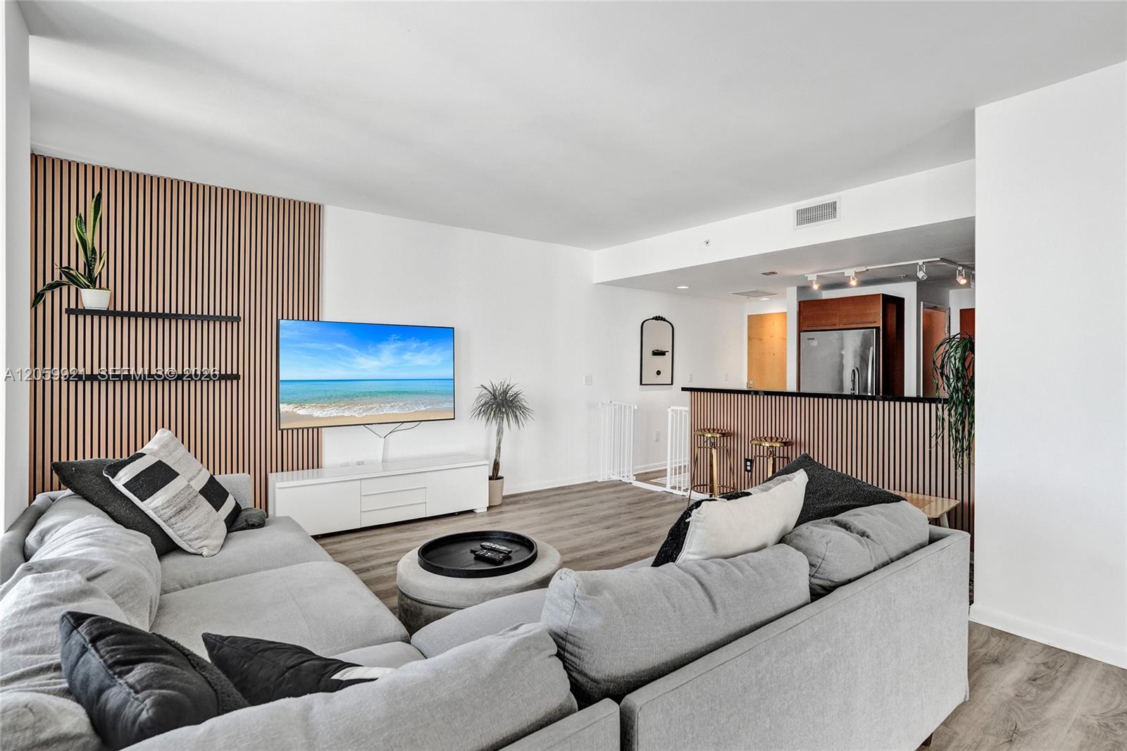 244 Biscayne Blvd # 3409, Miami FL 33132 photo 2