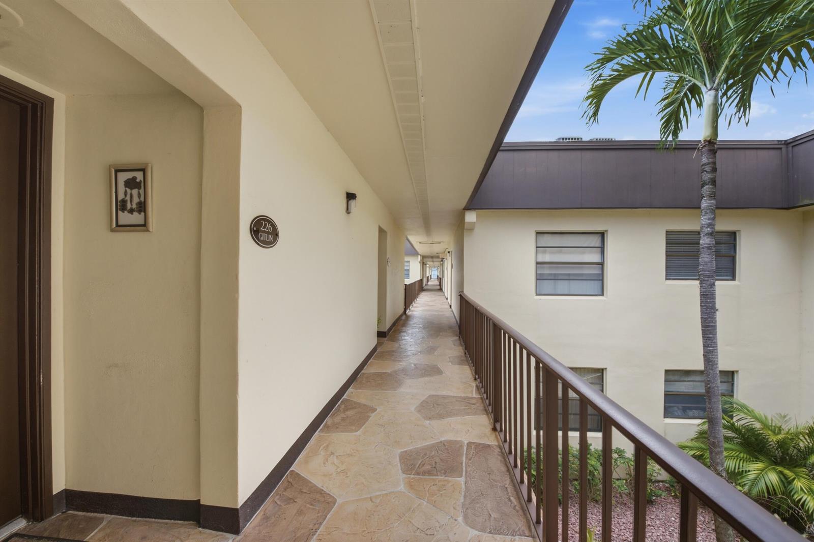 226 Capri E, Delray Beach FL 33484 photo 2