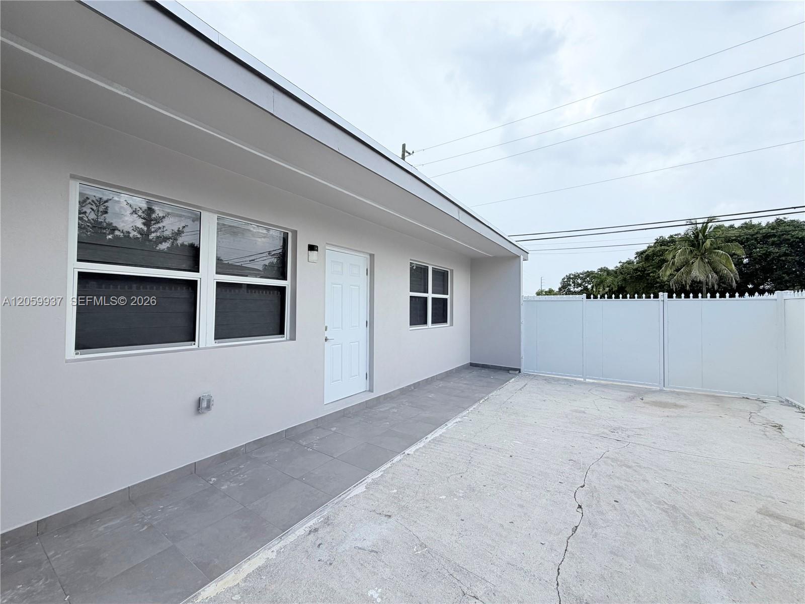 3390 NW 50th St # 3390, Miami FL 33142