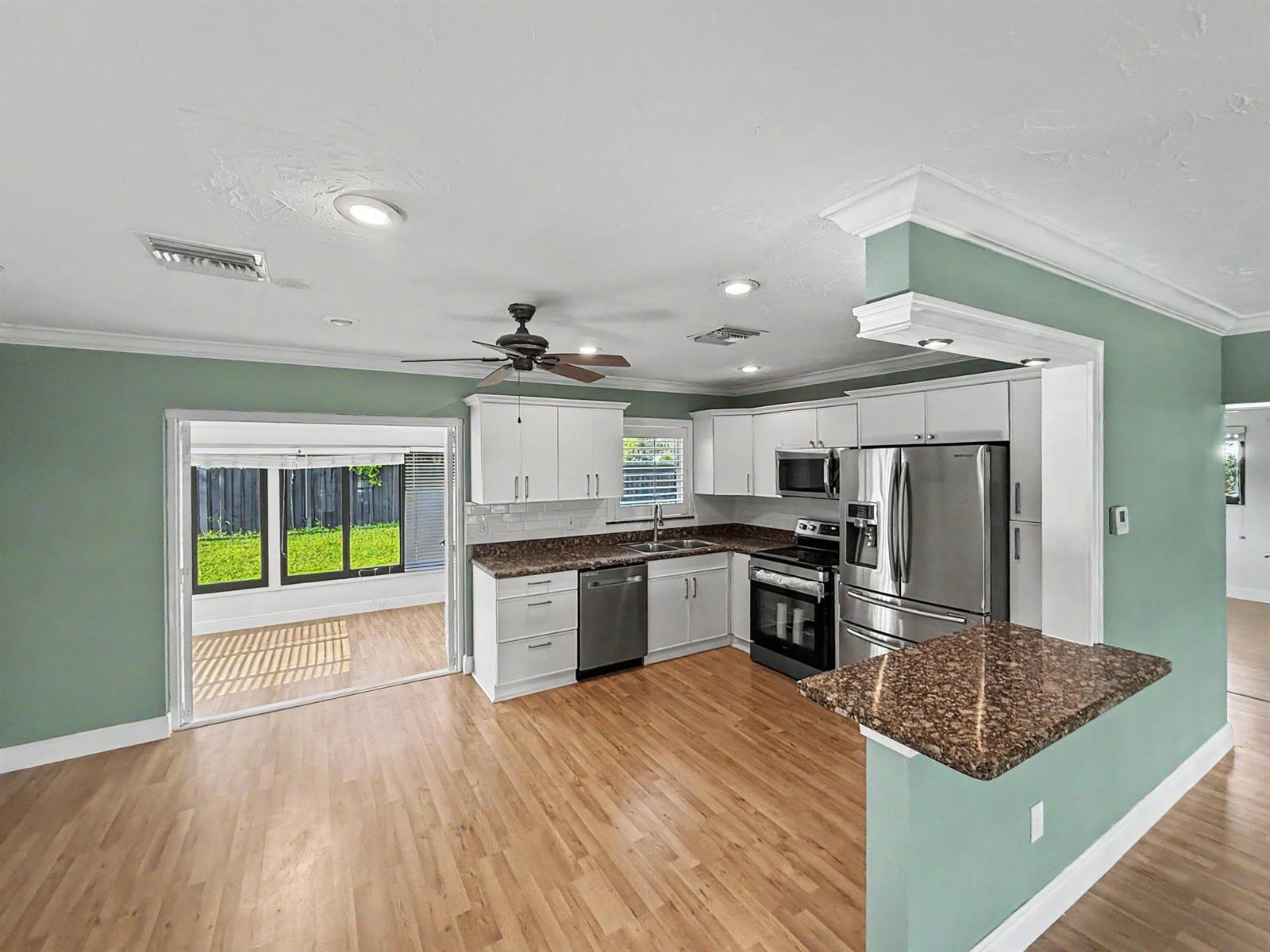 150 SE 5th Court, Pompano Beach FL 33060 photo 3