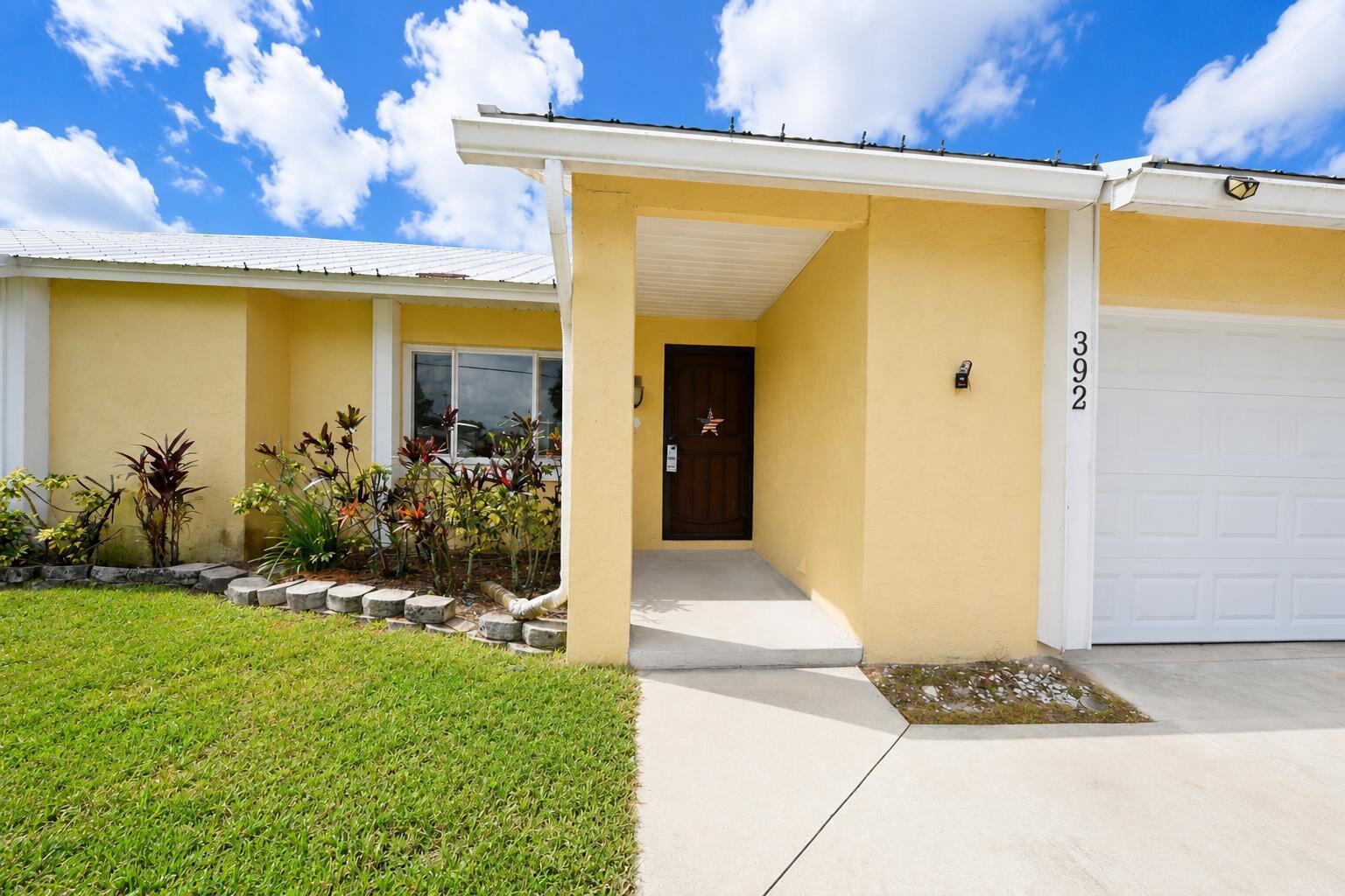 392 SE CROSSPOINT Drive, Port St. Lucie FL 34983 photo 3