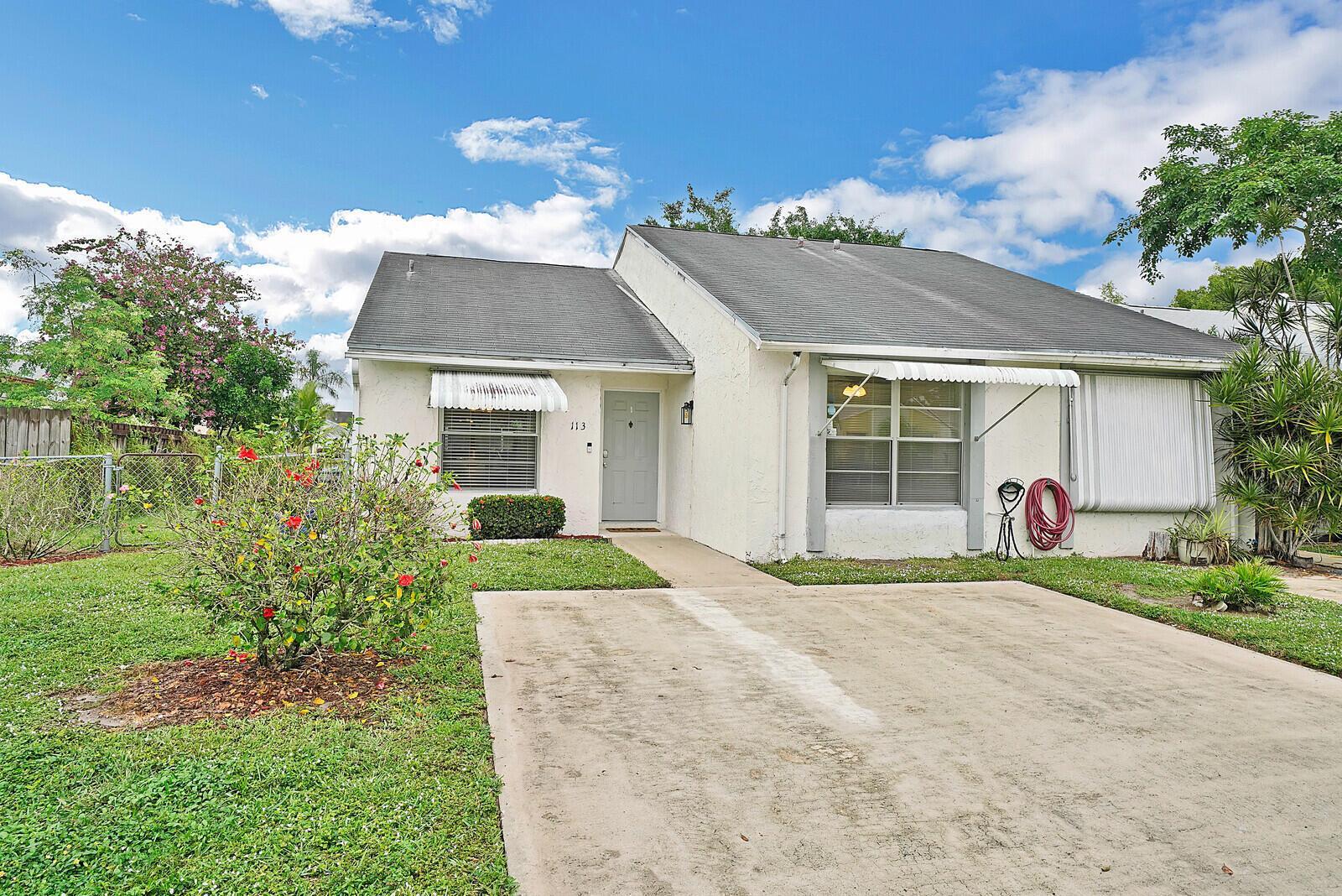 113 PINEWOOD Court, Jupiter FL 33458 photo 2