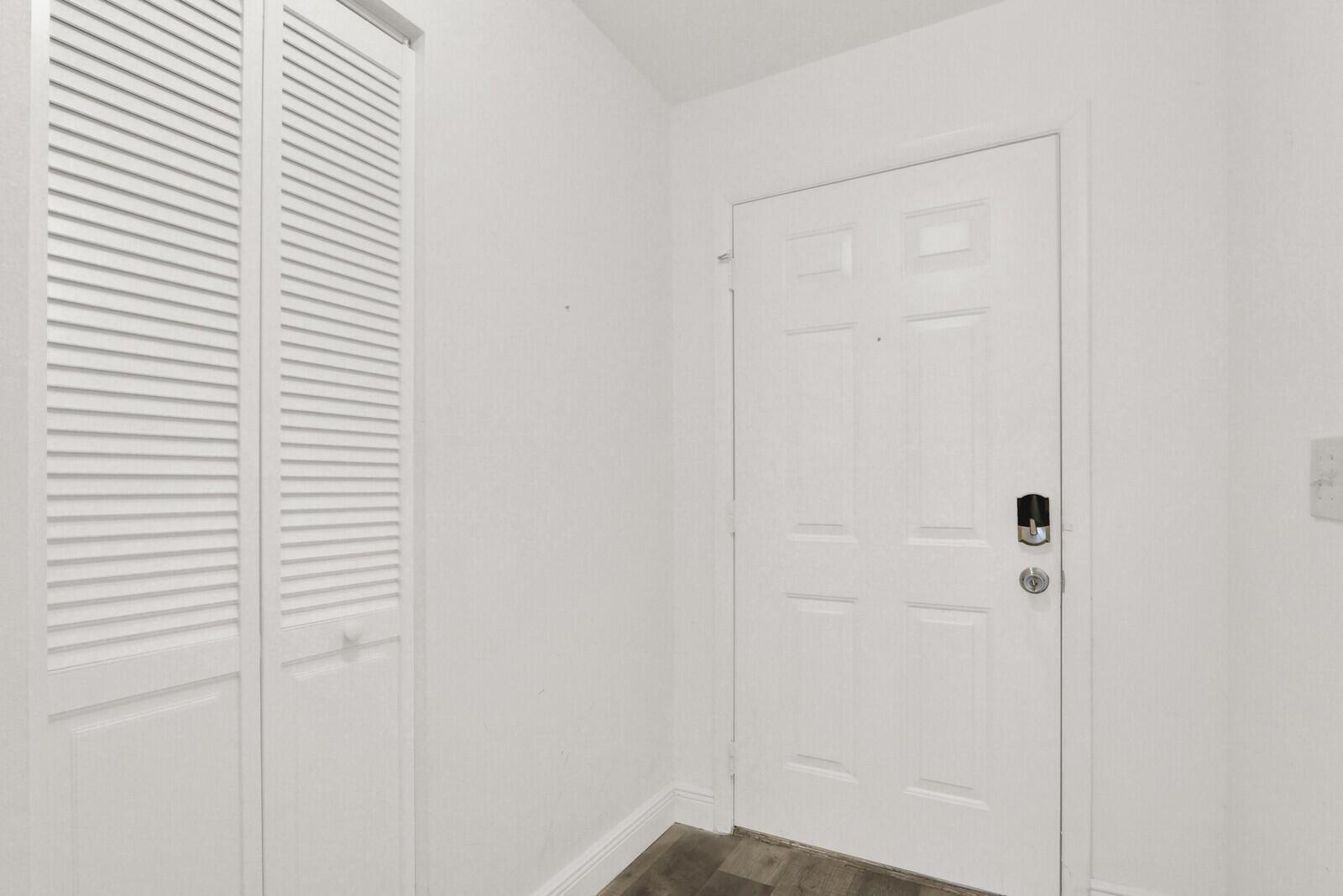 113 PINEWOOD Court, Jupiter FL 33458 photo 4