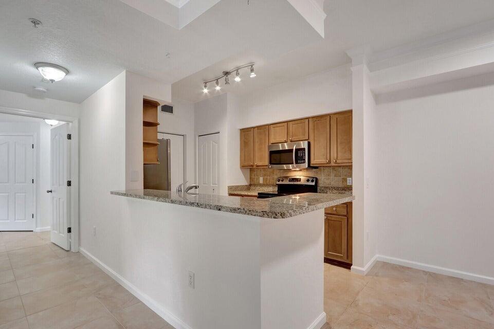 7101 MYRTLEWOOD Circle W, Palm Beach Gardens FL 33418 photo 2