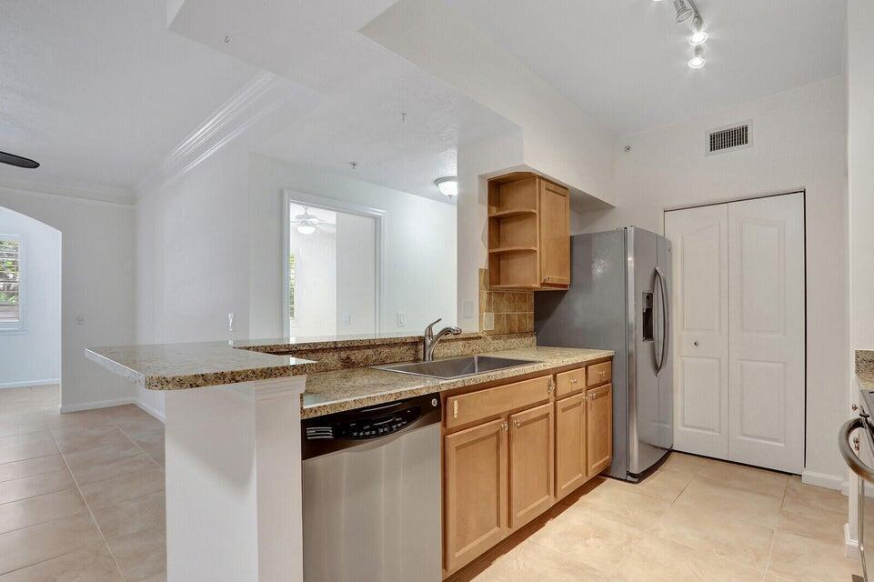 7101 MYRTLEWOOD Circle W, Palm Beach Gardens FL 33418 photo 3
