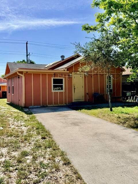 1009 S PINE Street, FL 33460