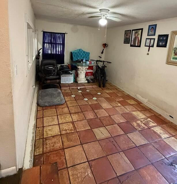 1009 S PINE Street, FL 33460 photo 4