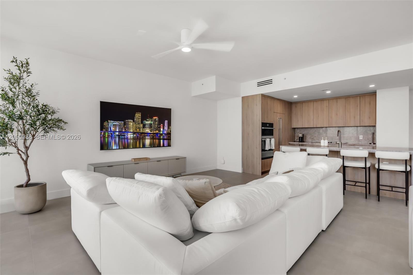 92 SW 3rd St # 5204, Miami FL 33130 photo 5