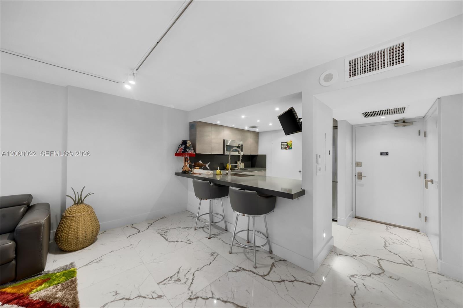 465 Ocean Dr # 303, Miami Beach FL 33139 photo 4