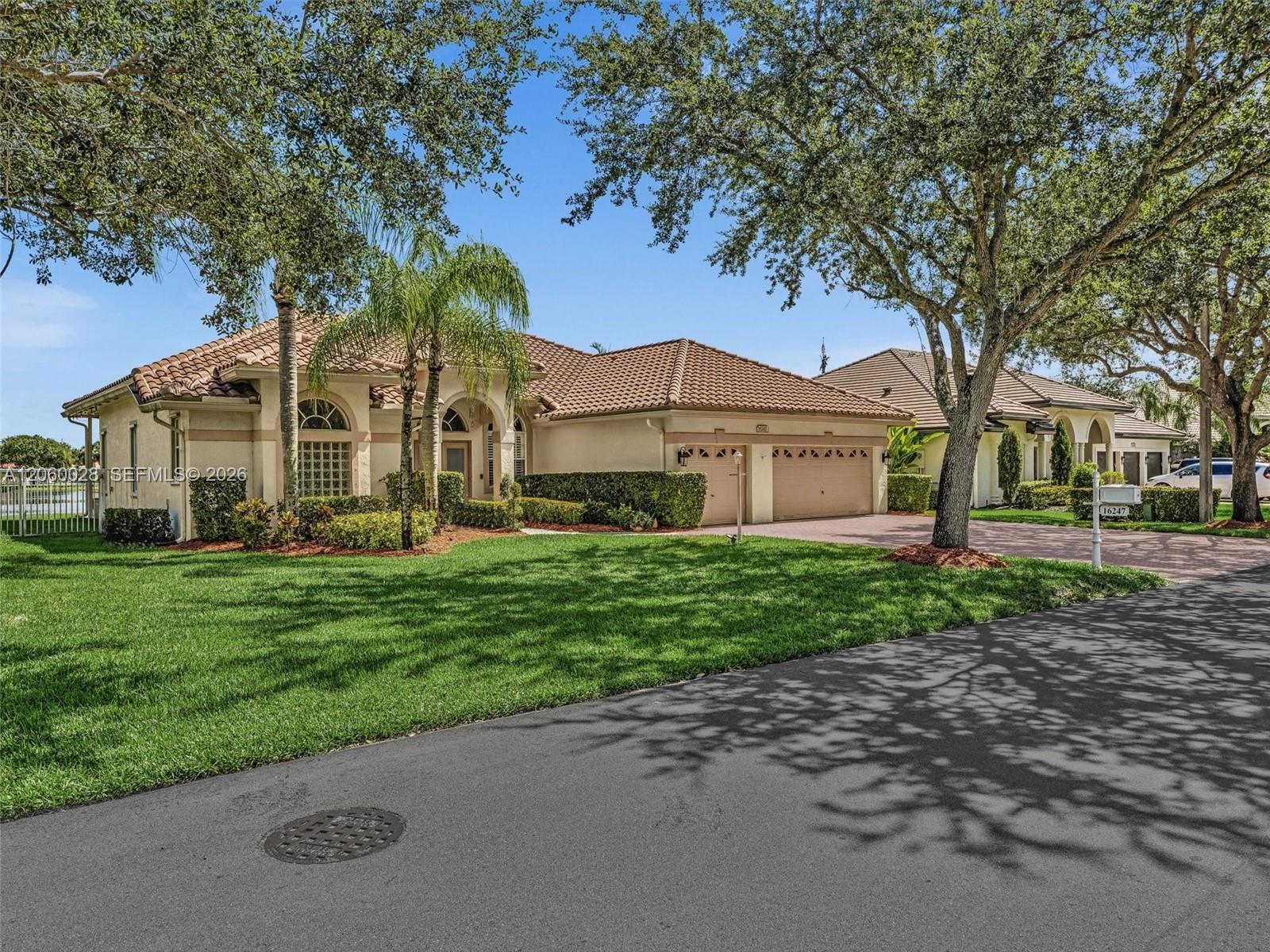 16247 Erie Pl, Davie FL 33331 photo 2