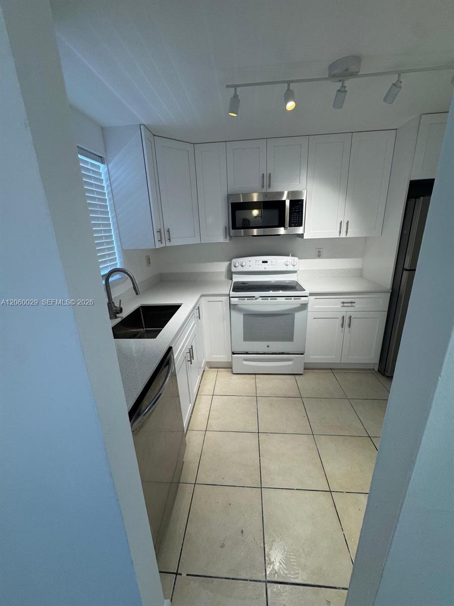 7981 S French Dr # 202, Pembroke Pines FL 33024