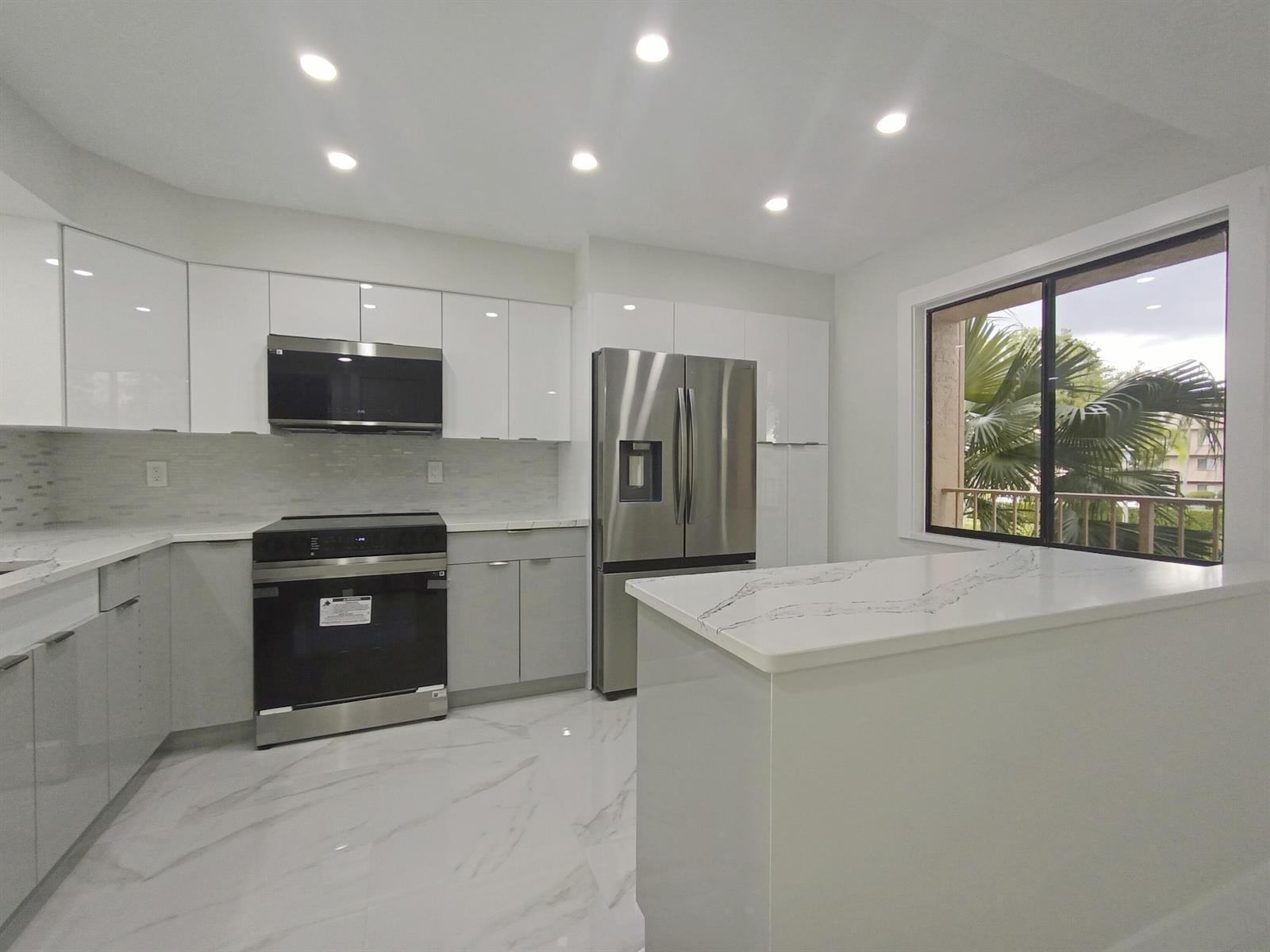 7280 Amberly Lane # 207, Delray Beach FL 33446