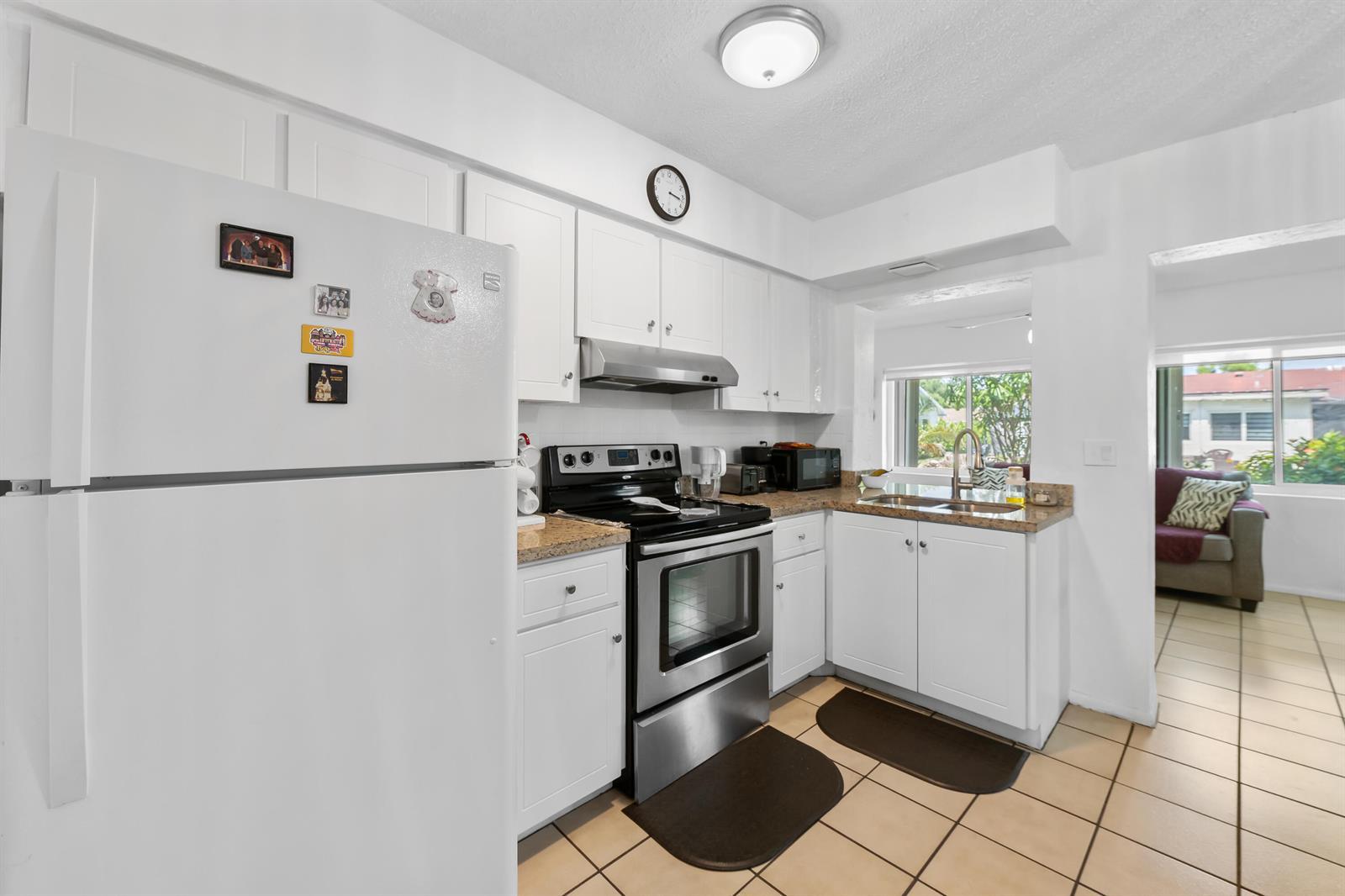 7000 NW 95TH Terrace, Tamarac FL 33321 photo 2