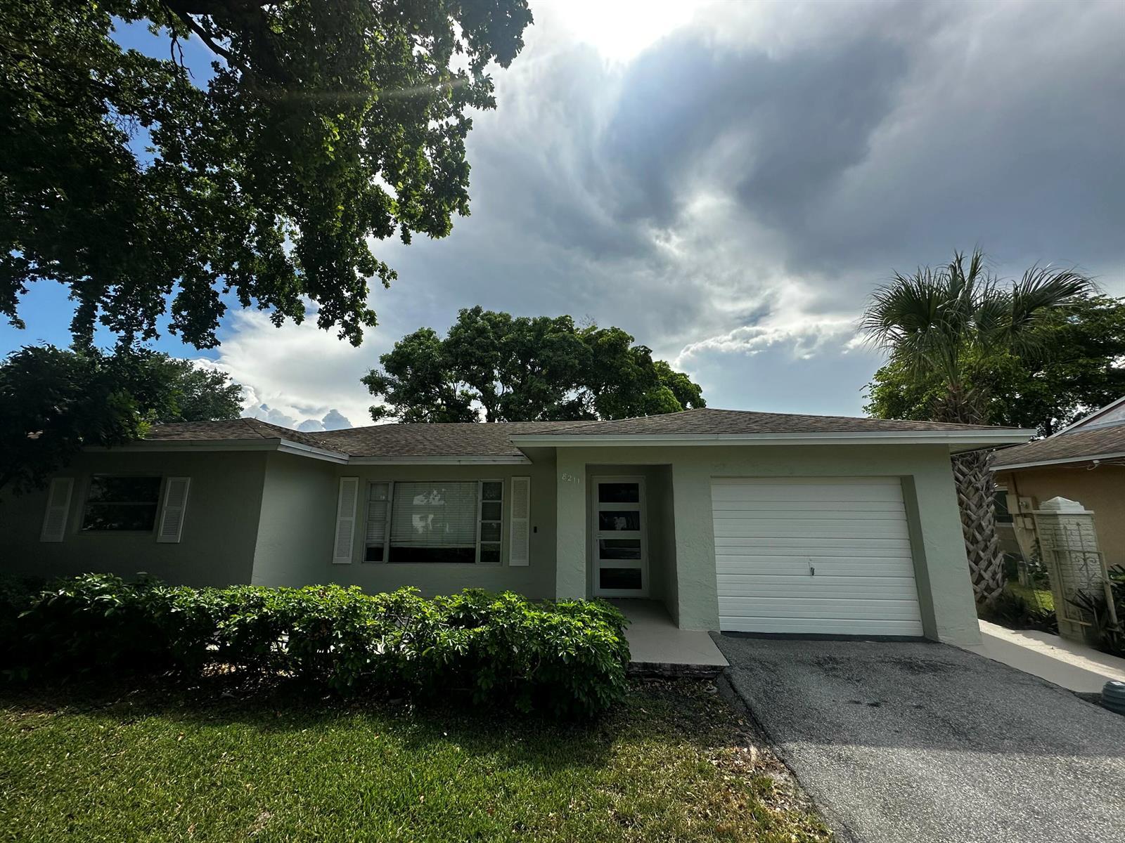 8211 NW 91st Avenue, Tamarac FL 33321 photo 2
