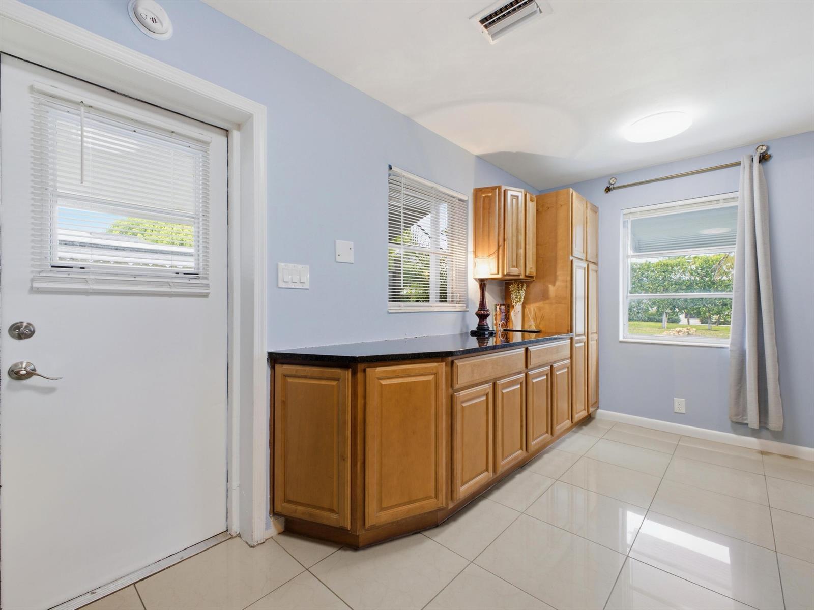 370 ORANGE Way, West Palm Beach FL 33405 photo 3