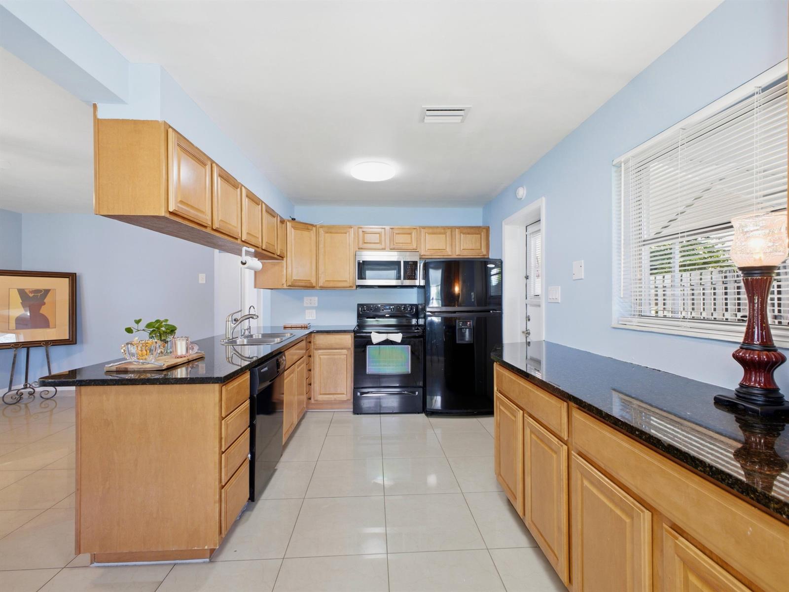 370 ORANGE Way, West Palm Beach FL 33405 photo 4