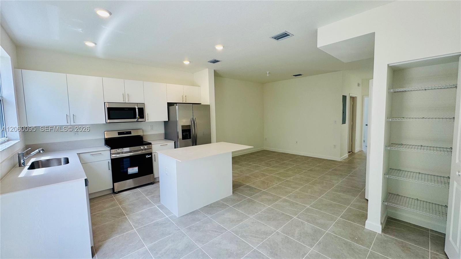 2632 SE 27th Dr, Homestead FL 33035 photo 5