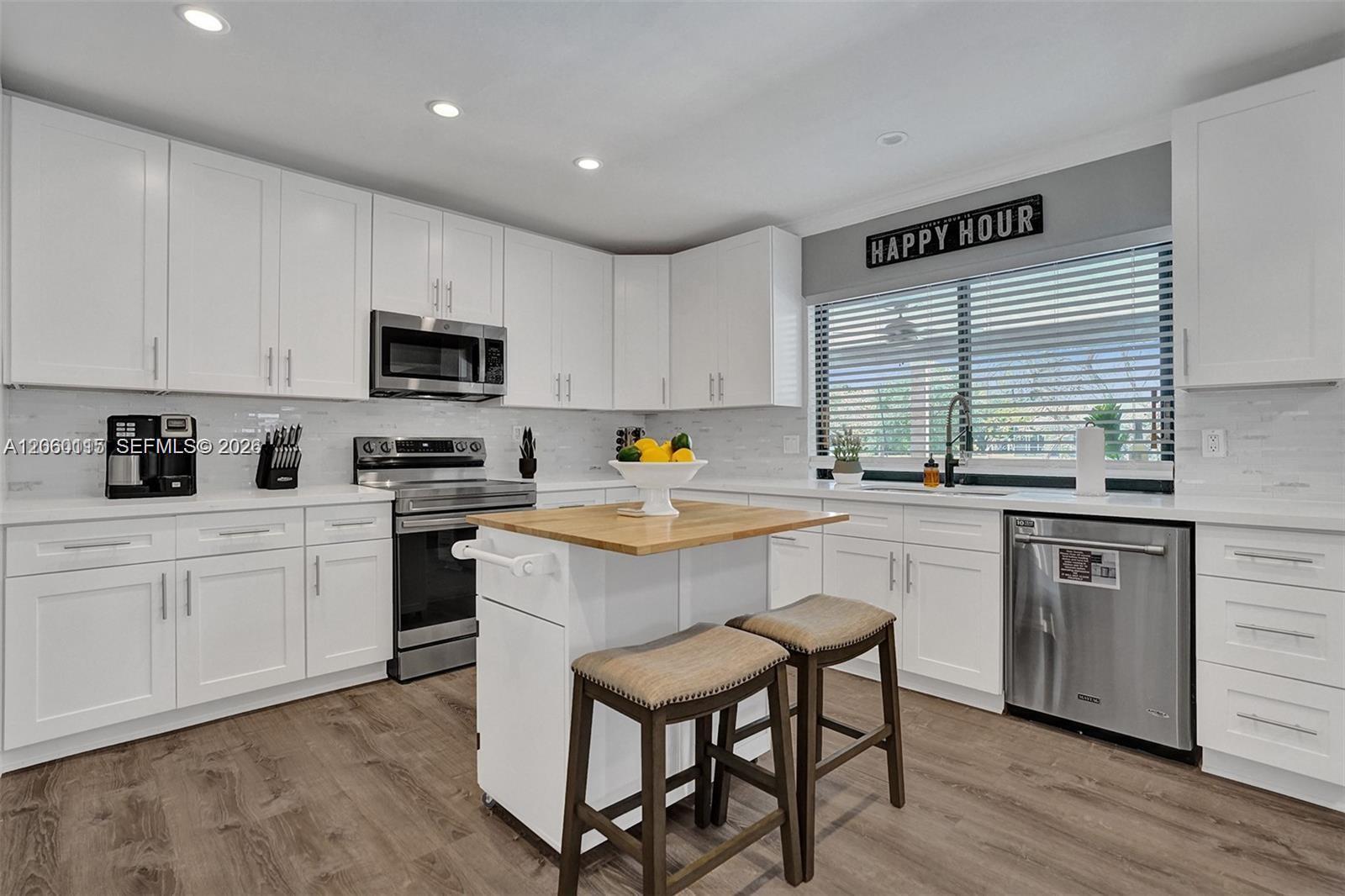 1941 SW 52nd Ter, Plantation FL 33317 photo 2
