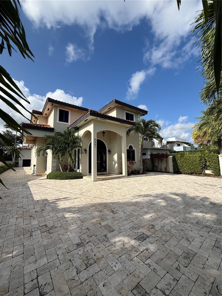 8881 SW 28th St, Miami FL 33165