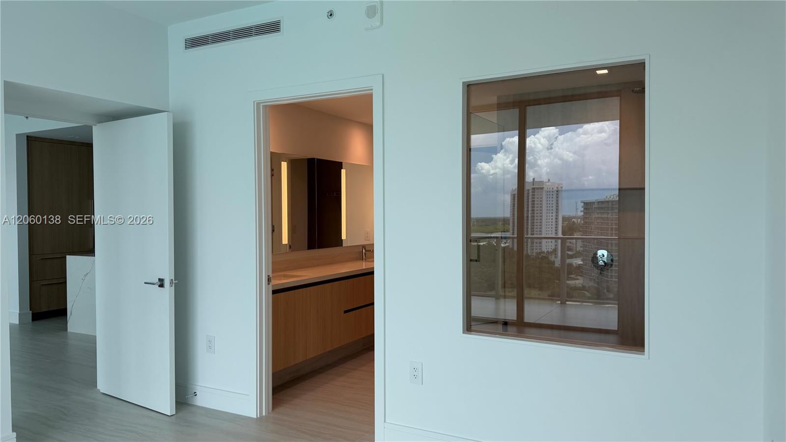 2411 Laguna Circle # 1510, North Miami FL 33181 photo 3