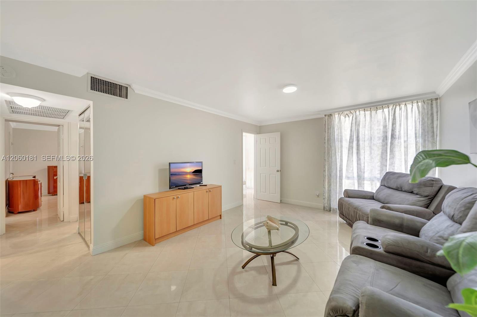 200 172nd St # 220, Sunny Isles Beach FL 33160 photo 3