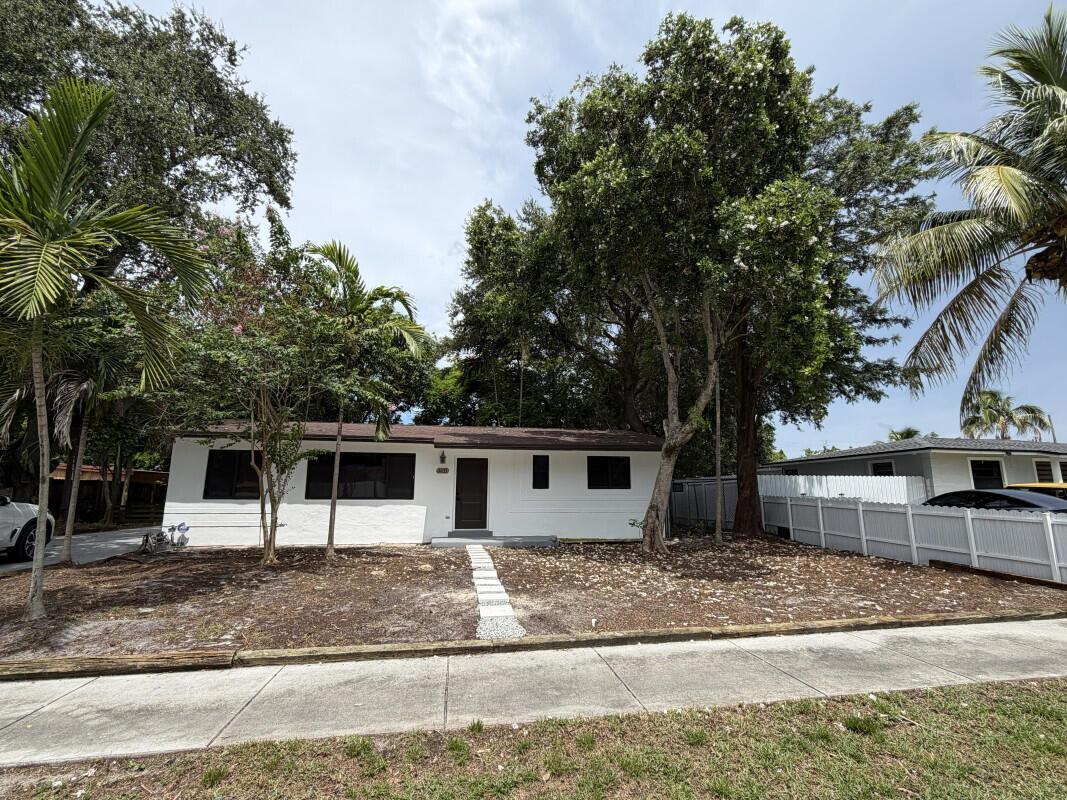 3611 SW 33rd Avenue, West Park FL 33023 photo 2