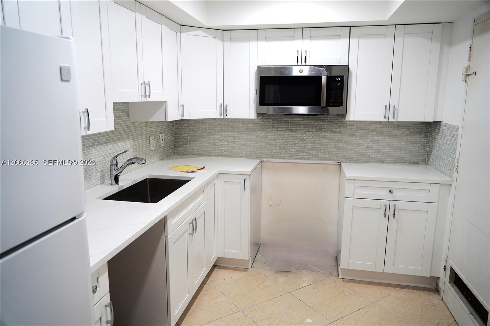 400 Kings Point Dr # 320, Sunny Isles Beach FL 33160 photo 2