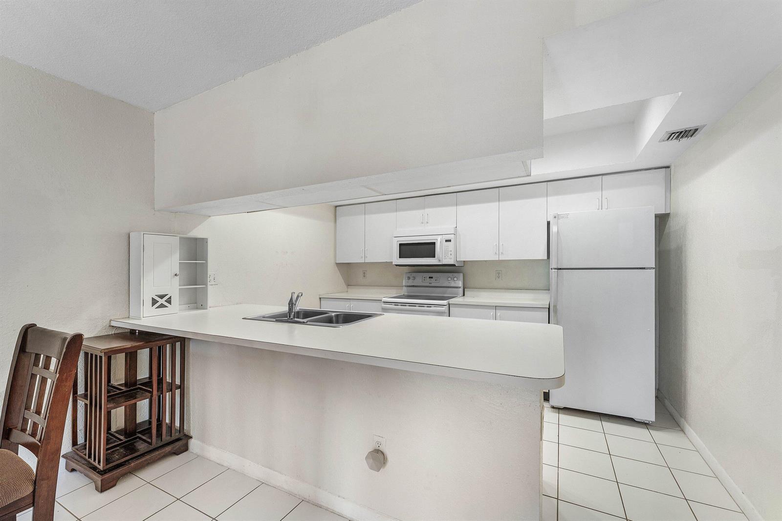 170 WATERSIDE Drive # 170, Hypoluxo FL 33462 photo 4