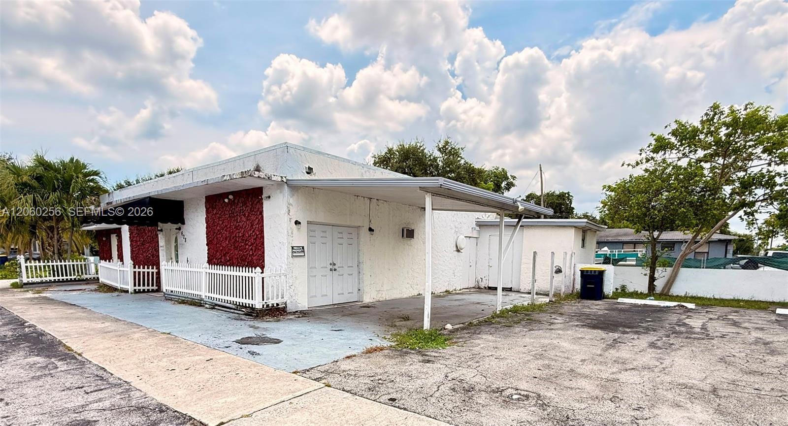 608 SW 12th Ave, Dania Beach FL 33004 photo 2