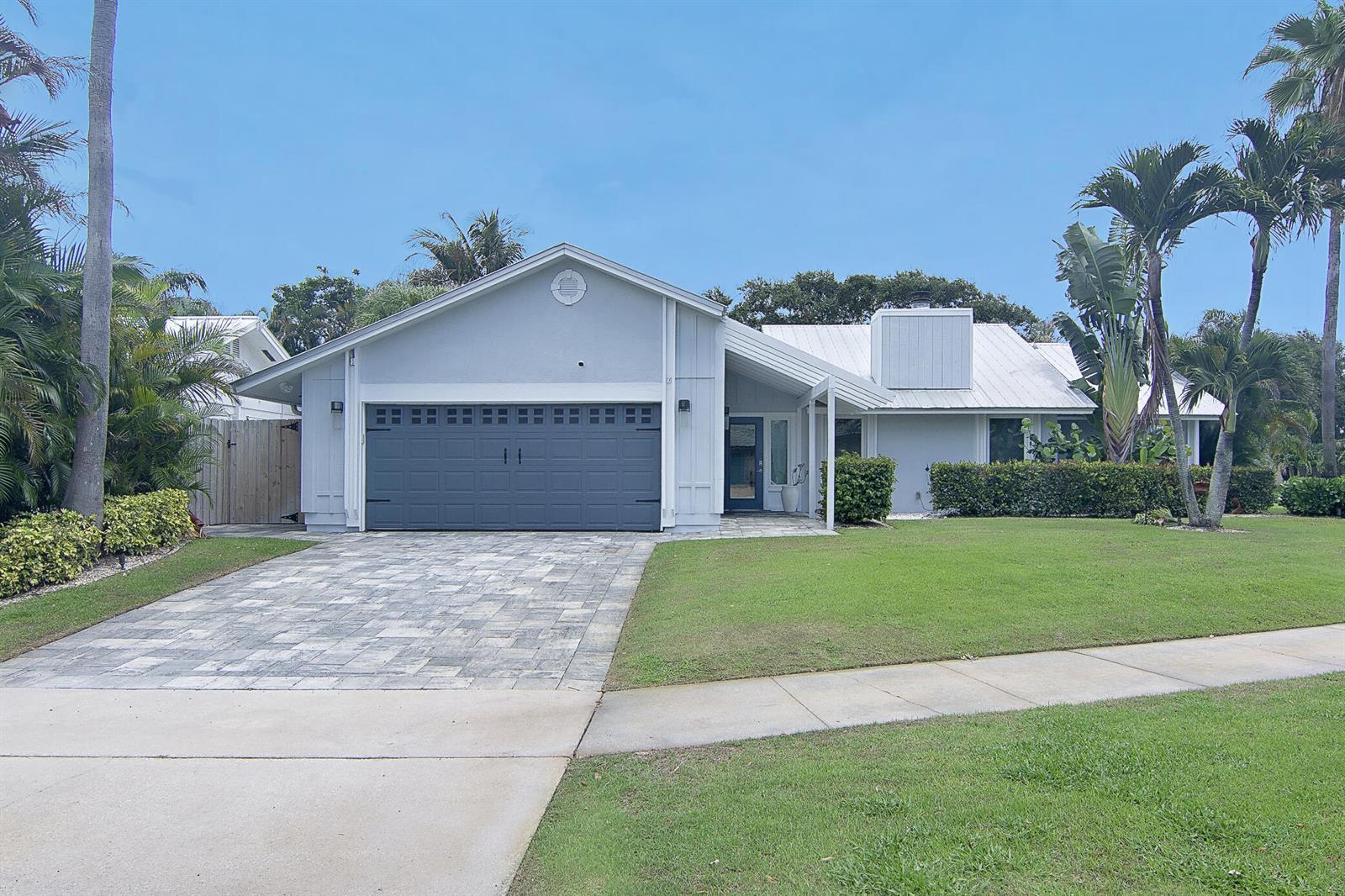 19 PINEHILL Trail E, Tequesta FL 33469 photo 2