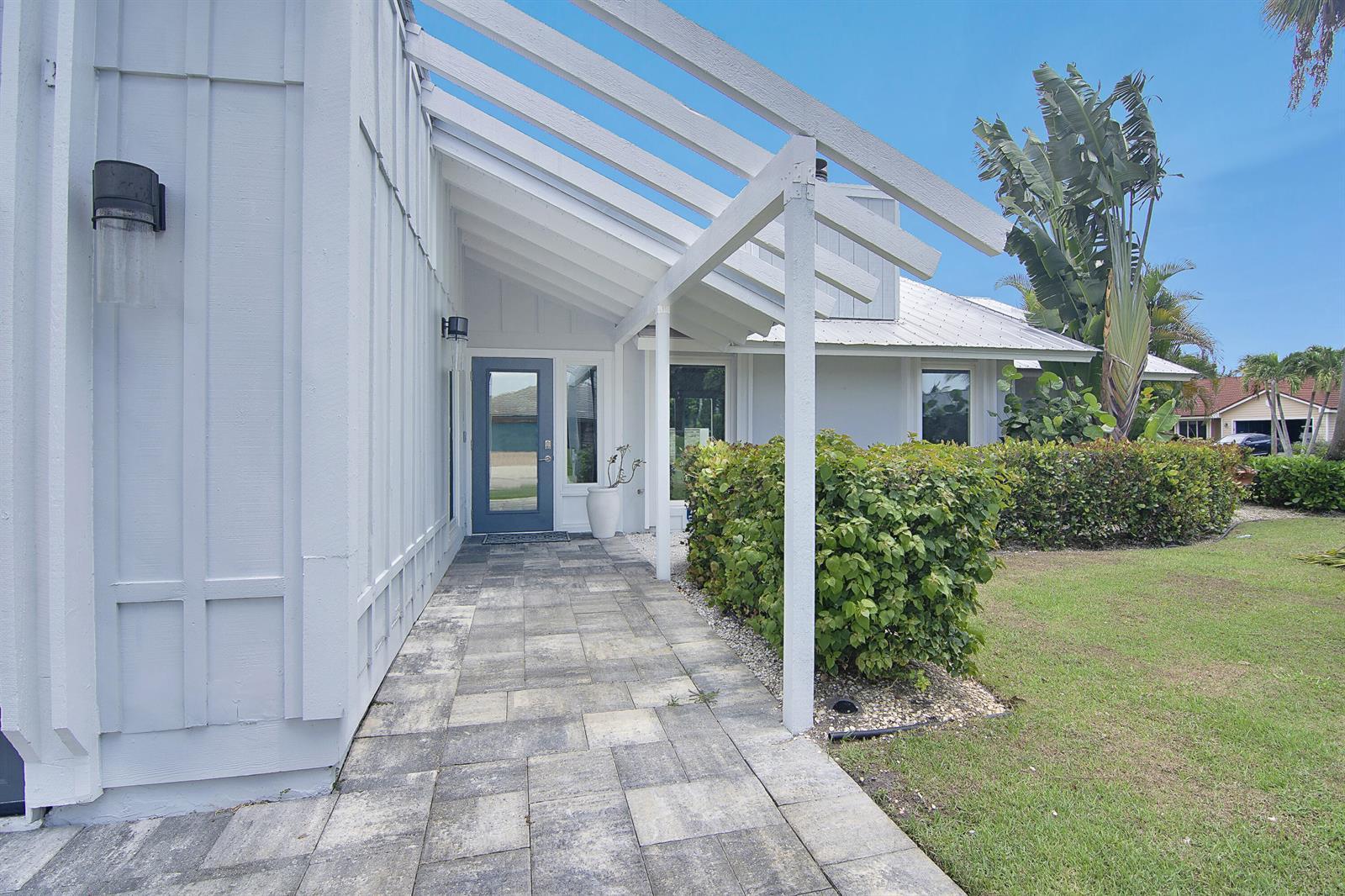 19 PINEHILL Trail E, Tequesta FL 33469 photo 3