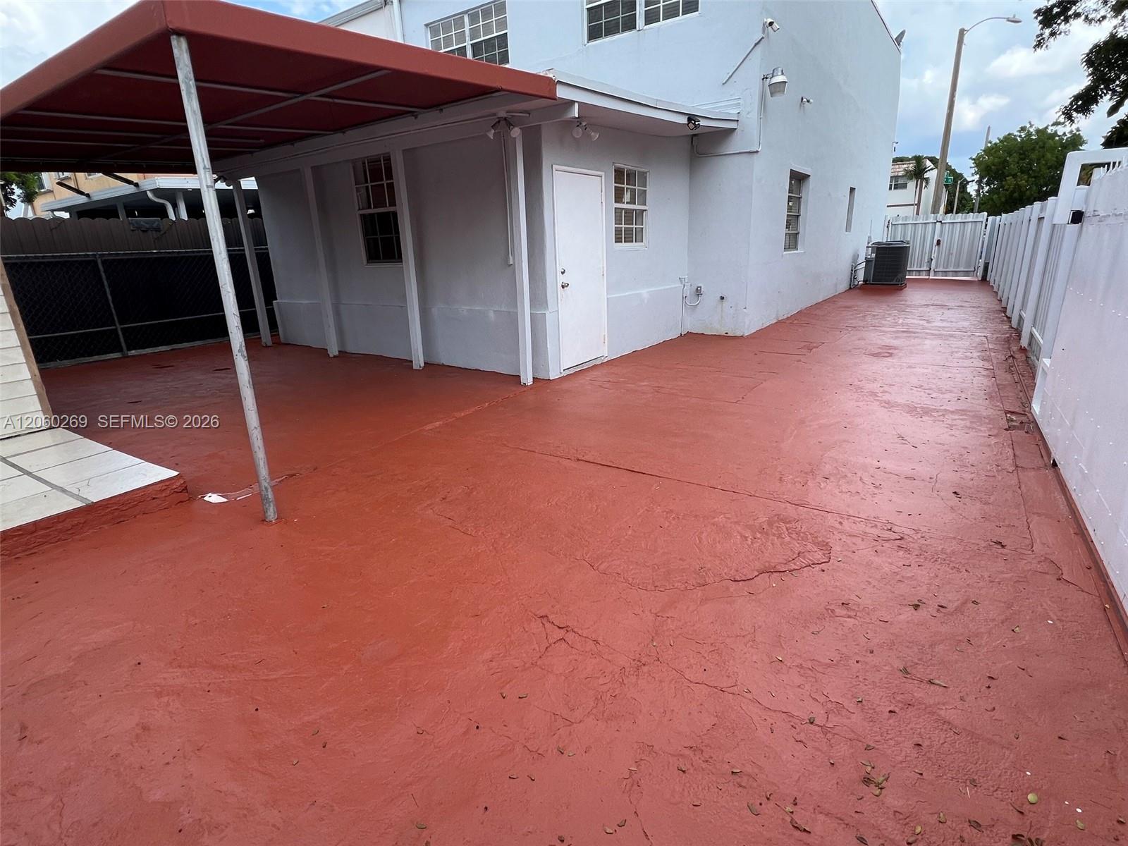 1820 W 72nd Pl, Hialeah FL 33014 photo 4