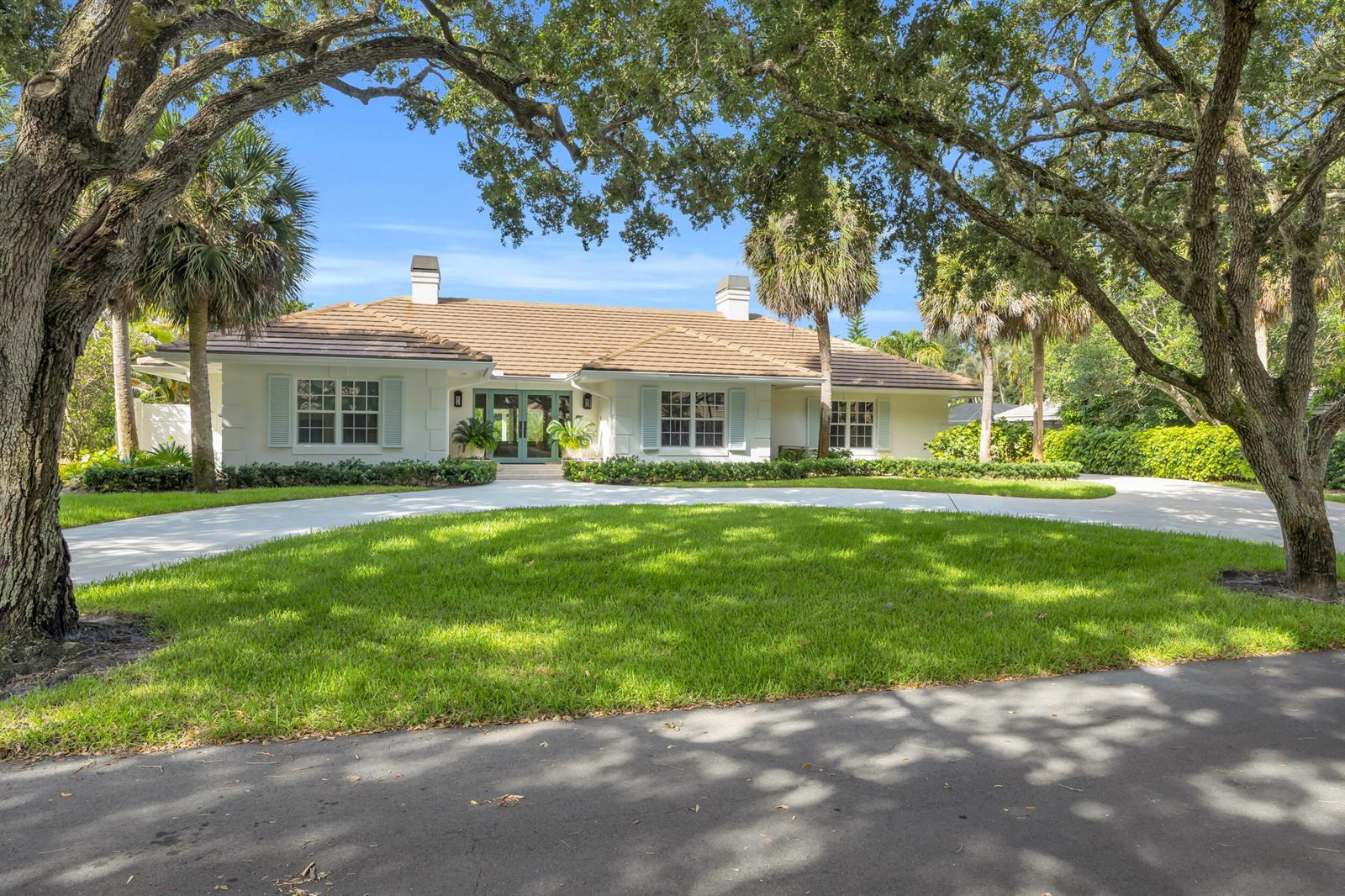 10410 SE Banyan Way, Tequesta FL 33469 photo 2