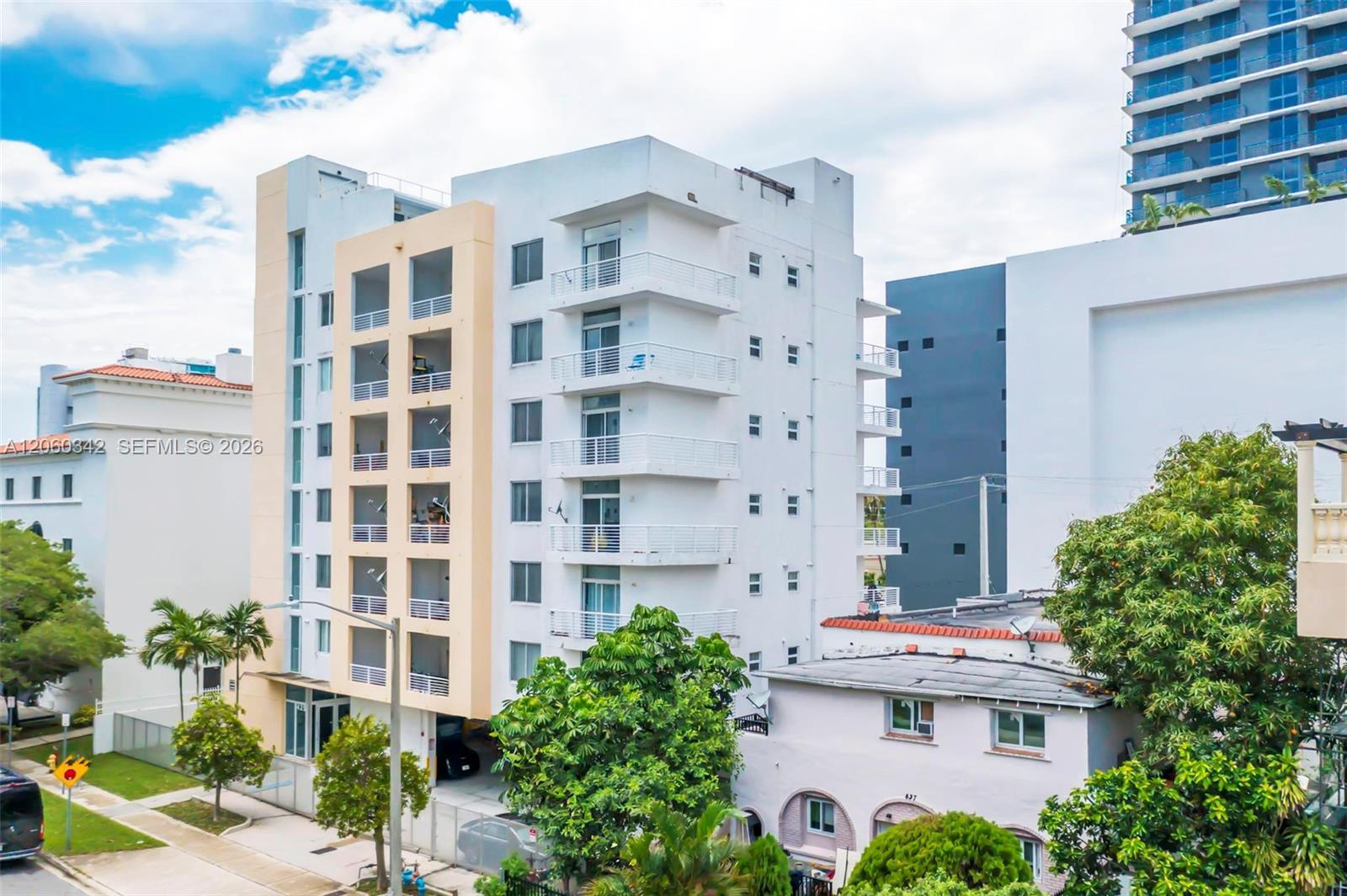 425 NE 30th St Apt 202, Miami FL 33137