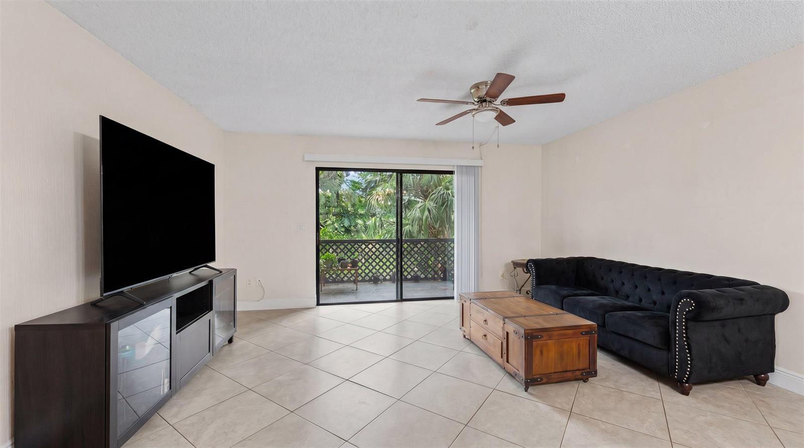 1303 LAKEVIEW Drive E, Royal Palm Beach FL 33411 photo 3