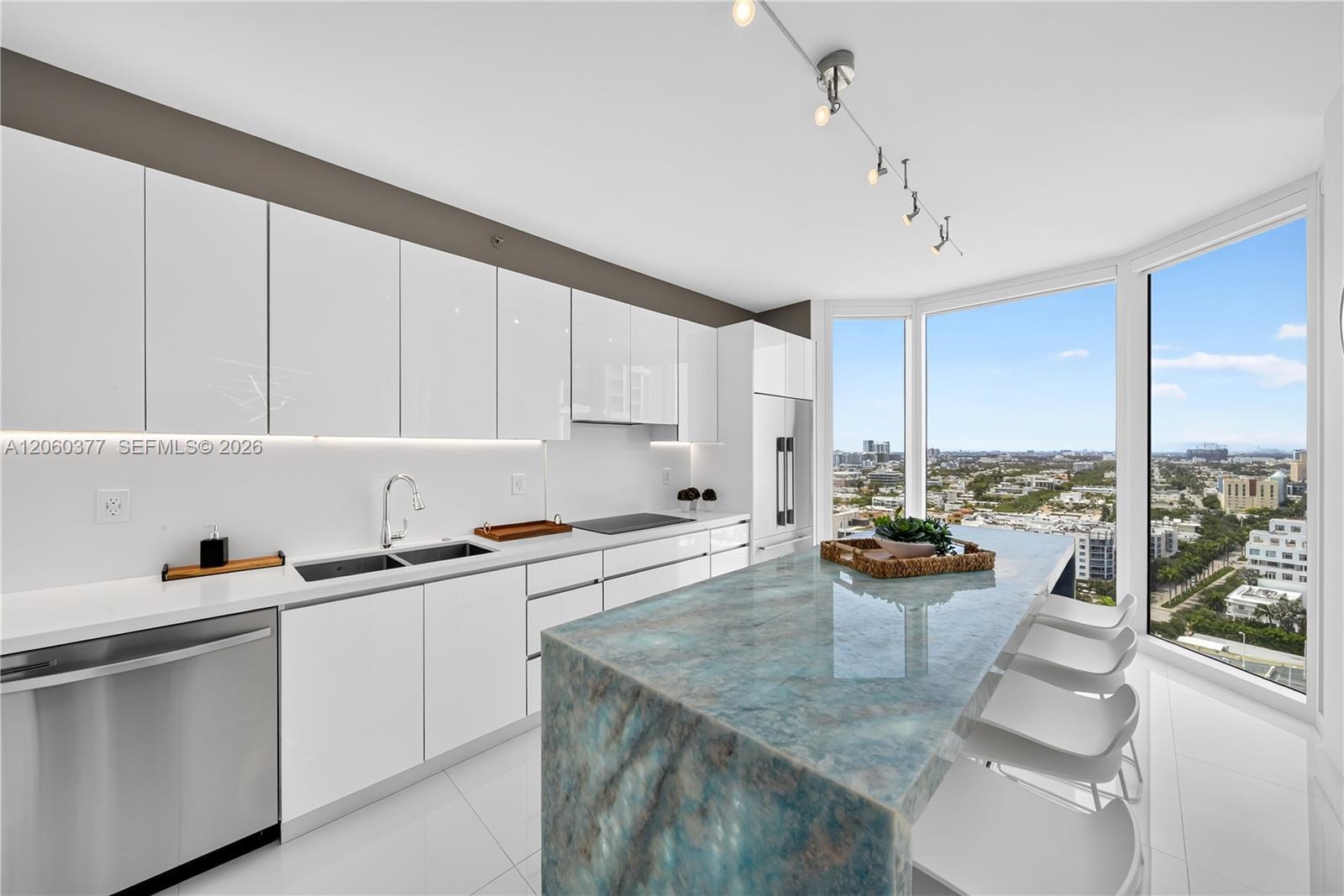 300 S Pointe Dr # 2104, Miami Beach FL 33139 photo 5