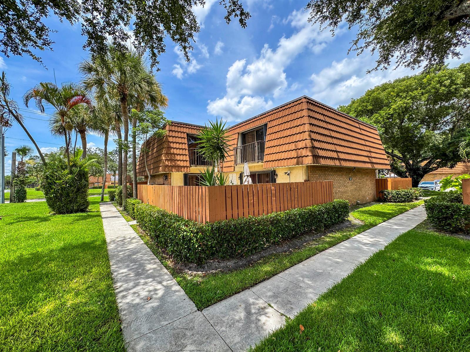 187 Charter Way, West Palm Beach FL 33407 photo 2