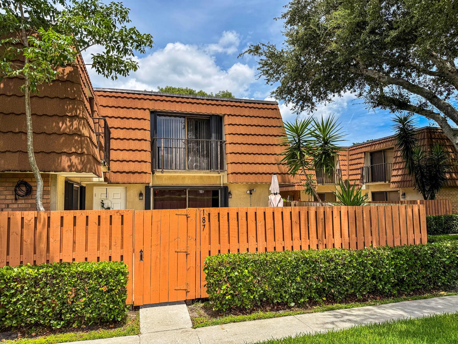 187 Charter Way, West Palm Beach FL 33407 photo 3