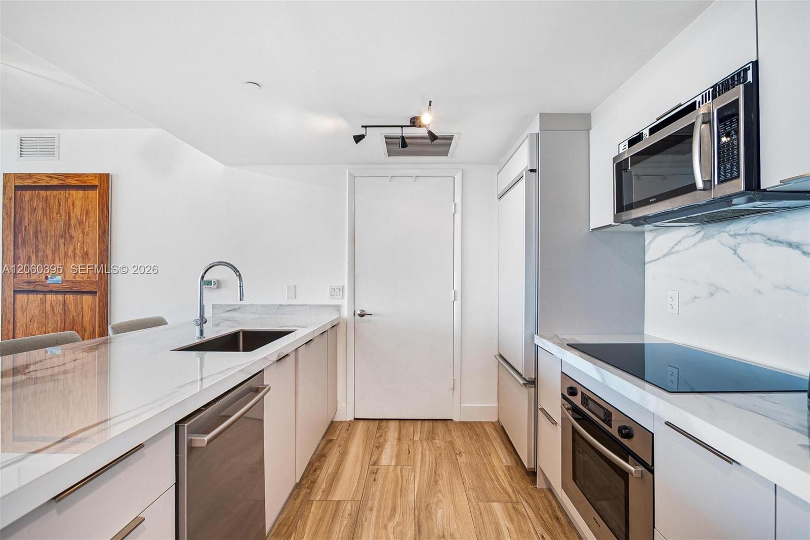 50 BISCAYNE BLVD # 2706, Miami FL 33132 photo 3